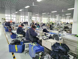 “每针每线皆匠心，20年专注工作服，为更多朋友提供专业保障”——前瞻工厂的匠心之路